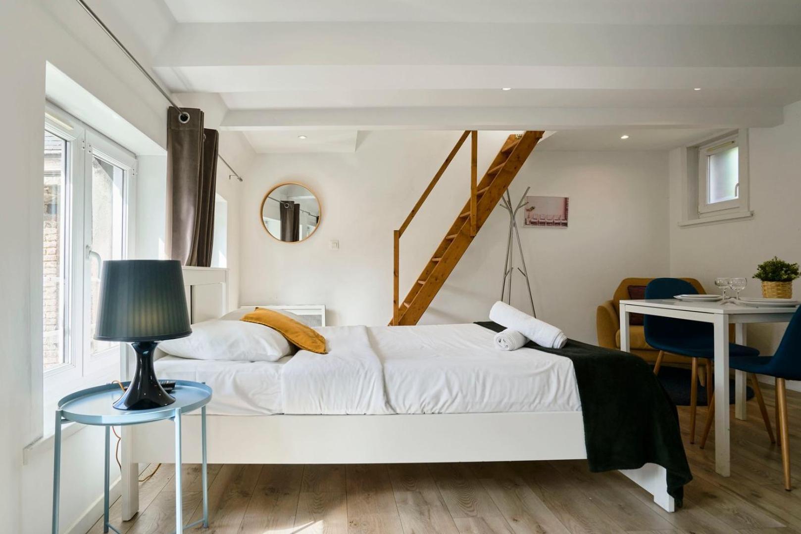 Lille Hypercentre Gares - Small Suite Экстерьер фото