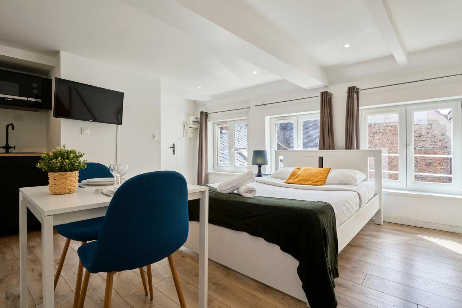 Lille Hypercentre Gares - Small Suite Экстерьер фото