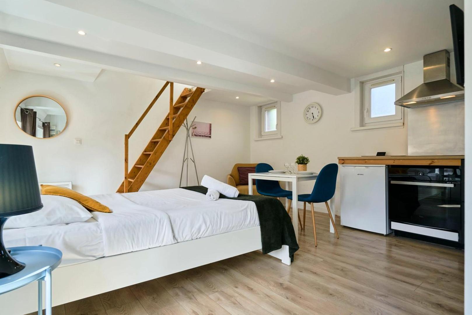 Lille Hypercentre Gares - Small Suite Экстерьер фото