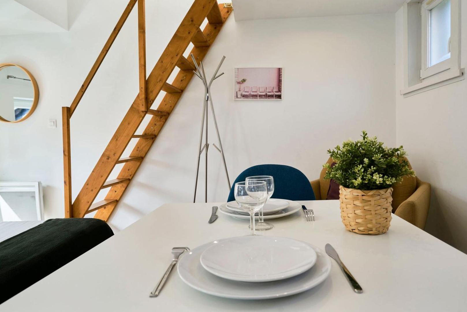 Lille Hypercentre Gares - Small Suite Экстерьер фото